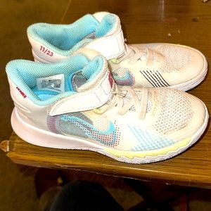 Nike kyrie flytrap V…. White blue chill (ps)